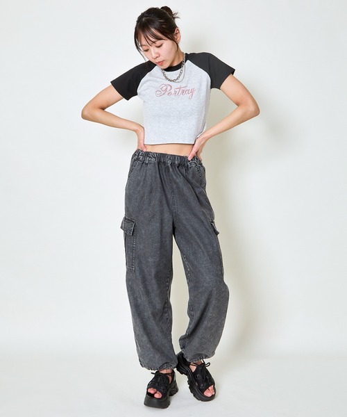 GORGE(ゴージ)の「《ラインストーン×ラグラン配色》ショート丈トップス(Tシャツ/カットソー・レディース・ブラック/オフホワイト/グレー・F)」の19枚目の写真