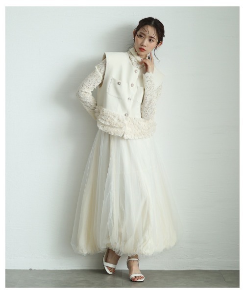 Sawa a la mode(サワアラモード)の「たっぷりフリルのパールボタンショートジレ(ノーカラージャケット・レディース・アイボリー/ブラック・FREE)」の6枚目の写真