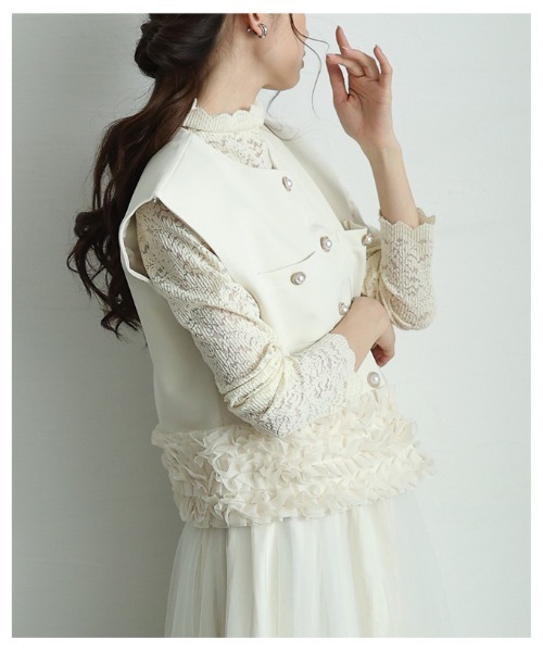 Sawa a la mode(サワアラモード)の「たっぷりフリルのパールボタンショートジレ(ノーカラージャケット・レディース・アイボリー/ブラック・FREE)」の8枚目の写真
