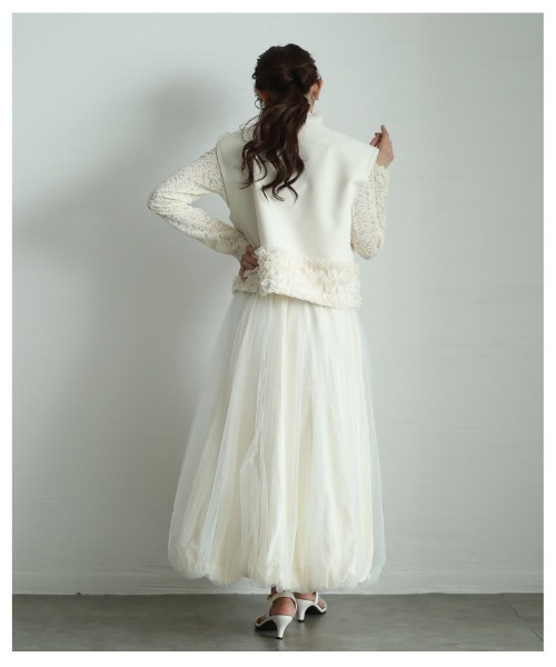 Sawa a la mode(サワアラモード)の「たっぷりフリルのパールボタンショートジレ(ノーカラージャケット・レディース・アイボリー/ブラック・FREE)」の10枚目の写真