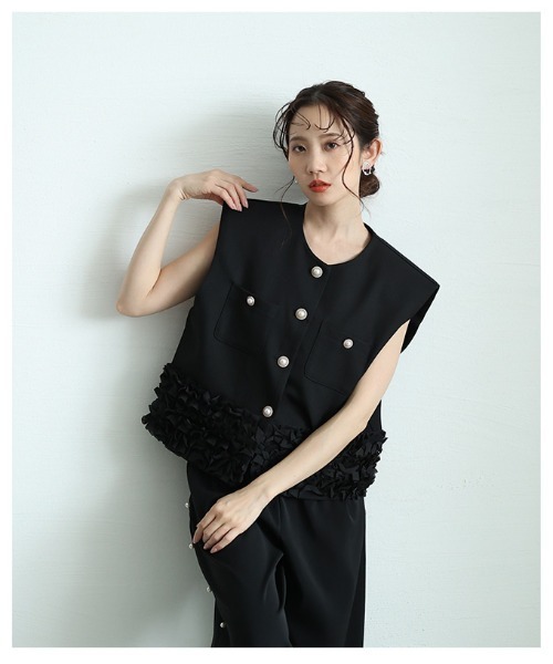 Sawa a la mode(サワアラモード)の「たっぷりフリルのパールボタンショートジレ(ノーカラージャケット・レディース・アイボリー/ブラック・FREE)」の15枚目の写真