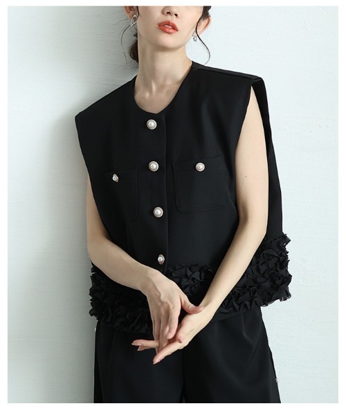 Sawa a la mode(サワアラモード)の「たっぷりフリルのパールボタンショートジレ(ノーカラージャケット・レディース・アイボリー/ブラック・FREE)」の21枚目の写真