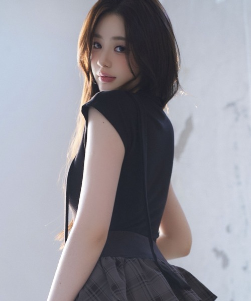 VEILA(ヴェイラ)の「長めリボンカットソーTシャツ(Tシャツ/カットソー・レディース・アイボリー/ブラック・フリー/M/L/S)」の13枚目の写真