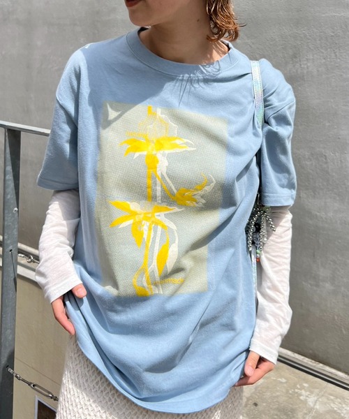 WHIMSIC（ウィムジック）の「【WHIMSIC/2サイズ展開】シルクスクリーンプリントT（Tシャツ/カットソー・レディース・ブラウン/ブルー/ホワイト/チャコールグレー・1/2）」の4枚目の写真