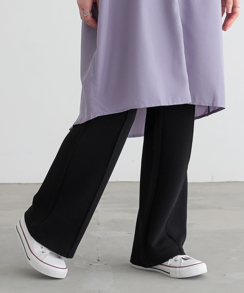 n'OrLABEL(ノアールレーベル)の「【接触冷感】カットソーフレアパンツ(その他パンツ・レディース・ブラック/グレイッシュベージュ/コーラル・2/1)」の14枚目の写真