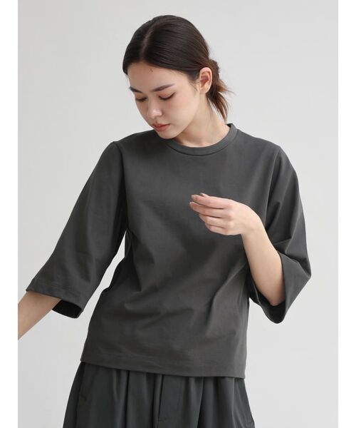 YORT（ヨート）の「【UVカット・吸収速乾性】ハーフスリーブTシャツ（Tシャツ/カットソー・レディース・モカ/ブラック/オフホワイト・MEDIUM）」の3枚目の写真