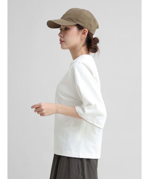 YORT（ヨート）の「【UVカット・吸収速乾性】ハーフスリーブTシャツ（Tシャツ/カットソー・レディース・モカ/ブラック/オフホワイト・MEDIUM）」の5枚目の写真