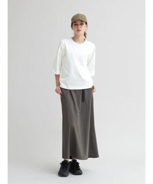 YORT（ヨート）の「【UVカット・吸収速乾性】ハーフスリーブTシャツ（Tシャツ/カットソー・レディース・モカ/ブラック/オフホワイト・MEDIUM）」の7枚目の写真