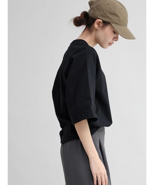 YORT（ヨート）の「【UVカット・吸収速乾性】ハーフスリーブTシャツ（Tシャツ/カットソー・レディース・モカ/ブラック/オフホワイト・MEDIUM）」の15枚目の写真