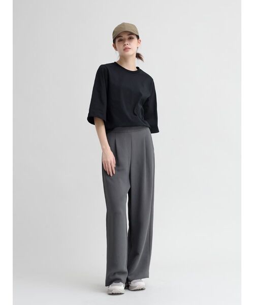 YORT（ヨート）の「【UVカット・吸収速乾性】ハーフスリーブTシャツ（Tシャツ/カットソー・レディース・モカ/ブラック/オフホワイト・MEDIUM）」の17枚目の写真