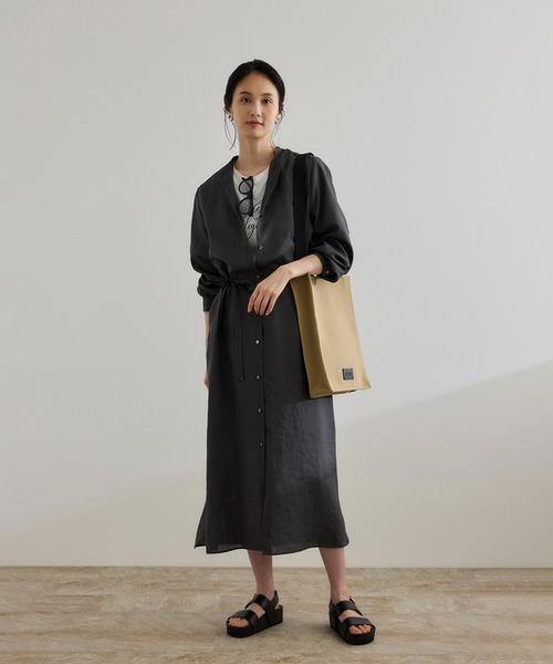 ROPE'(ロペ)の「【WEB・一部店舗限定】フロントオープンシャツワンピース/洗える(ワンピース・レディース・チャコールグレー/ベージュ・FREE)」の11枚目の写真