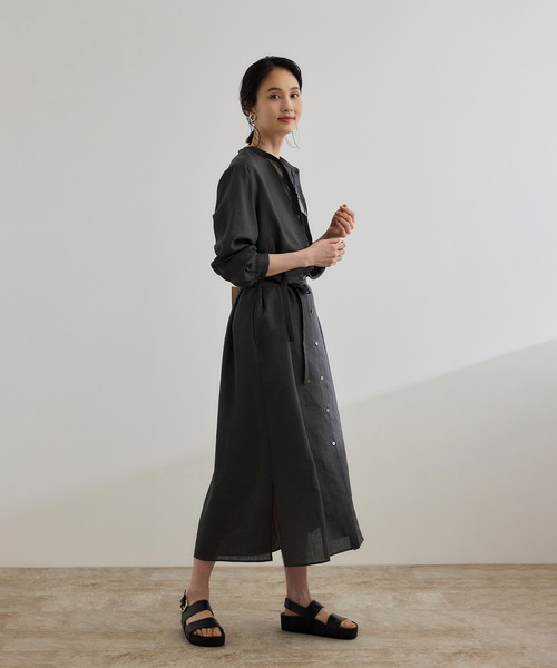 ROPE'(ロペ)の「【WEB・一部店舗限定】フロントオープンシャツワンピース/洗える(ワンピース・レディース・チャコールグレー/ベージュ・FREE)」の12枚目の写真