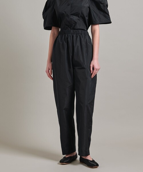 LOEFF(ロエフ) クロップドテーパードパンツ 黒 セール】＜LOEFF＞グロッシー タフタ クロップド パンツ（その他
