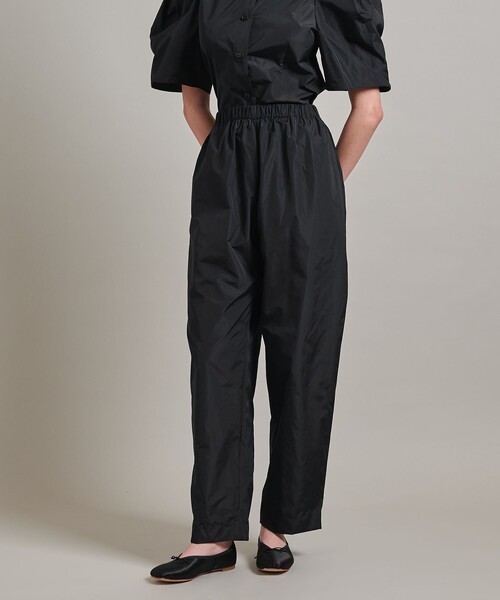 LOEFF（ロエフ）の「＜LOEFF＞グロッシー タフタ クロップド パンツ（その他パンツ・レディース・ブラック/ワイン・0/1）」の4枚目の写真