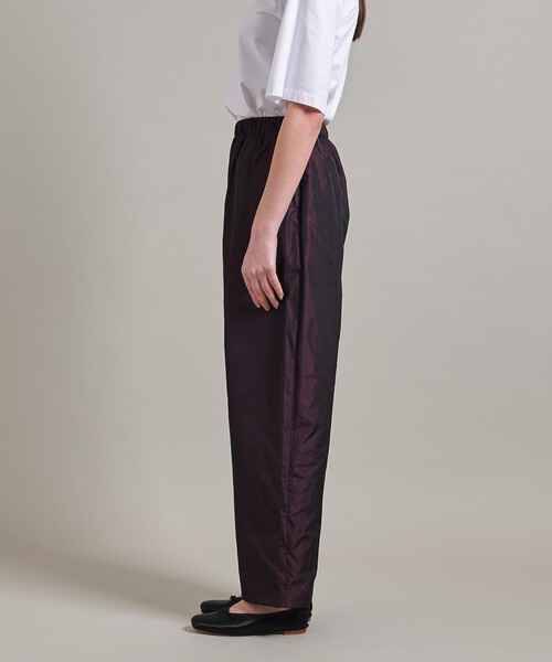 LOEFF（ロエフ）の「＜LOEFF＞グロッシー タフタ クロップド パンツ（その他パンツ・レディース・ブラック/ワイン・0/1）」の16枚目の写真