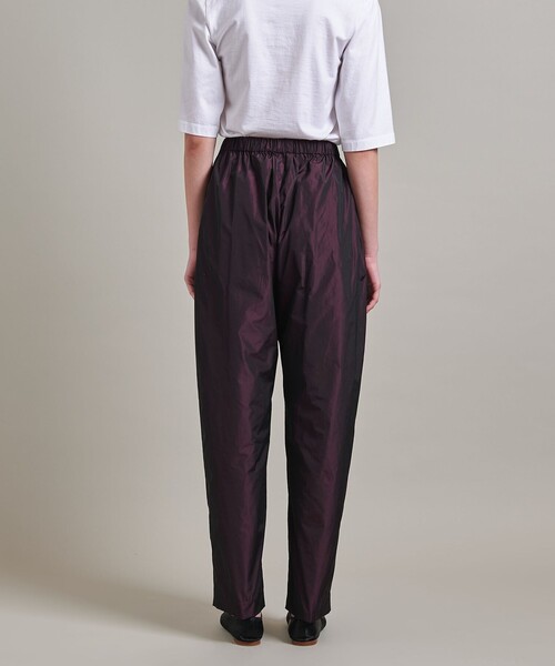 LOEFF（ロエフ）の「＜LOEFF＞グロッシー タフタ クロップド パンツ（その他パンツ・レディース・ブラック/ワイン・0/1）」の17枚目の写真