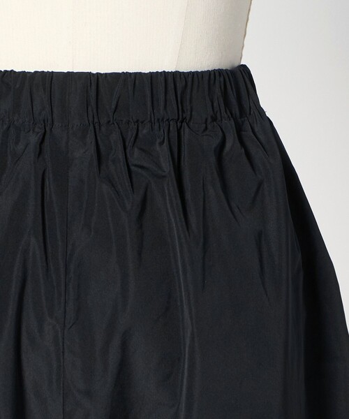 LOEFF(ロエフ) クロップドテーパードパンツ 黒 LOEFF（ロエフ）の「＜LOEFF＞トロピカル ペンシル クロップド