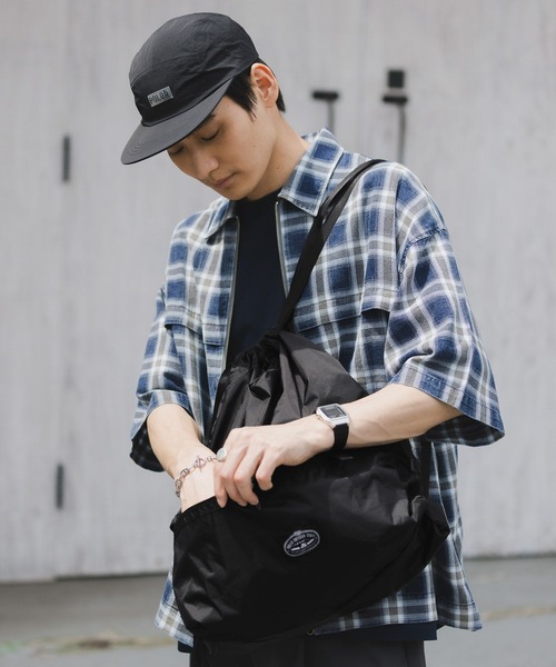 POLeR（ポーラー）の「【POLeR/ポーラー】ポケッタブル2WAYナイロンナップサック（エコバッグ/サブバッグ・メンズ・ブラック・FREE）」の4枚目の写真