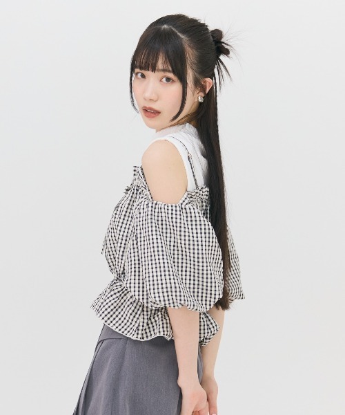 REDYAZEL（レディアゼル）の「オフショルブラウス×ノースリーブニット（シャツ/ブラウス・レディース・ブラック/オフホワイト/ピンク・FREE）」の5枚目の写真