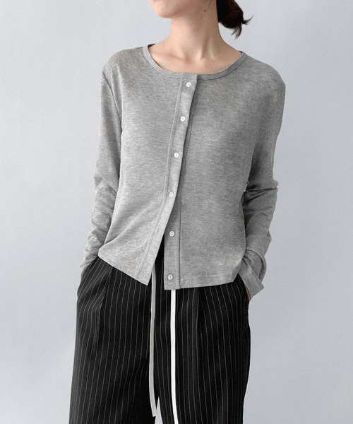 on:nue（オンニュ）の「【on:nue】[選べる8色展開] [接触冷感] 接触冷感シアーカーディガン（カーディガン/ボレロ・レディース・ブルー/グレー/イエロー/ネイビー/ダークグレー/ホワイト/ブラック/アイボリー・FREE）」の4枚目の写真