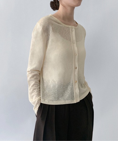 on:nue（オンニュ）の「【on:nue】[選べる8色展開] [接触冷感] 接触冷感シアーカーディガン（カーディガン/ボレロ・レディース・ブルー/グレー/イエロー/ネイビー/ダークグレー/ホワイト/ブラック/アイボリー・FREE）」の2枚目の写真