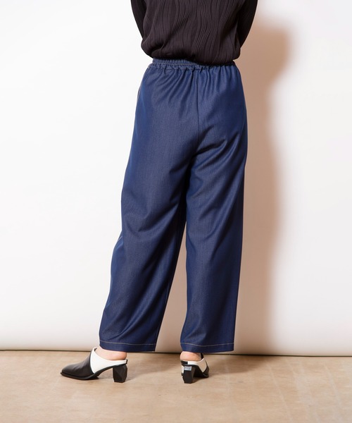 OSMOSIS(オズモーシス)の「ポリエステルデニムタックパンツ(その他パンツ・レディース・ブラック/ブルー・ONE SIZE)」の5枚目の写真