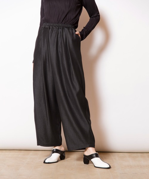 OSMOSIS(オズモーシス)の「ポリエステルデニムタックパンツ(その他パンツ・レディース・ブラック/ブルー・ONE SIZE)」の7枚目の写真