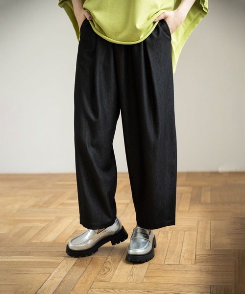 OSMOSIS(オズモーシス)の「ポリエステルデニムタックパンツ(その他パンツ・レディース・ブラック/ブルー・ONE SIZE)」の12枚目の写真