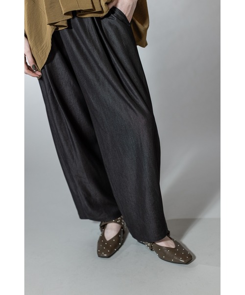 OSMOSIS(オズモーシス)の「ポリエステルデニムタックパンツ(その他パンツ・レディース・ブラック/ブルー・ONE SIZE)」の21枚目の写真