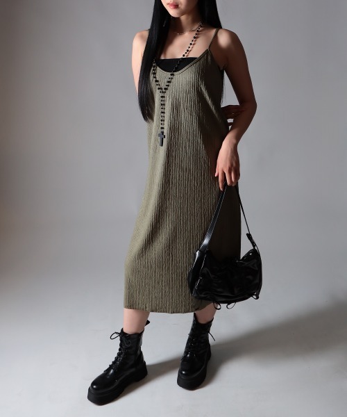 NANAHACHI(ナナハチ)の「リラクシーキャミソールワンピース(ワンピース・レディース・アイボリー/カーキ/ブラック・MEDIUM/LARGE)」の3枚目の写真