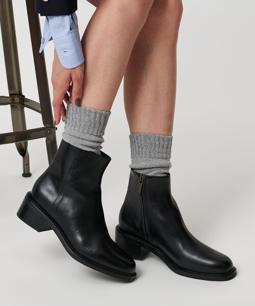 UNITED ARROWS（ユナイテッドアローズ）の「レザー ショートブーツ（ブーツ・レディース・ブラック・38/35/36/37/35h/36h/37h）」の2枚目の写真