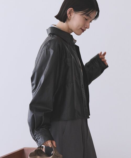 AMERICAN HOLIC(アメリカンホリック)の「Wポケットフェイクレザーシャツ(シャツ/ブラウス・レディース・ブラック/グレー・L/M)」の16枚目の写真