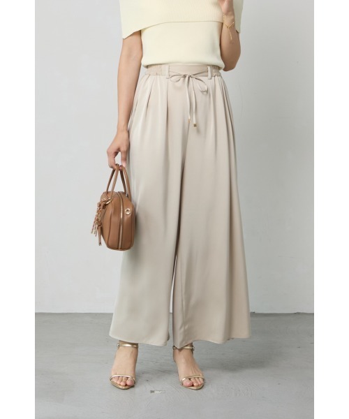 M.deux(エムドゥ)の「サテンタックワイドパンツ(その他パンツ・レディース・グレイッシュベージュ/ダークブラウン・MEDIUM)」の2枚目の写真