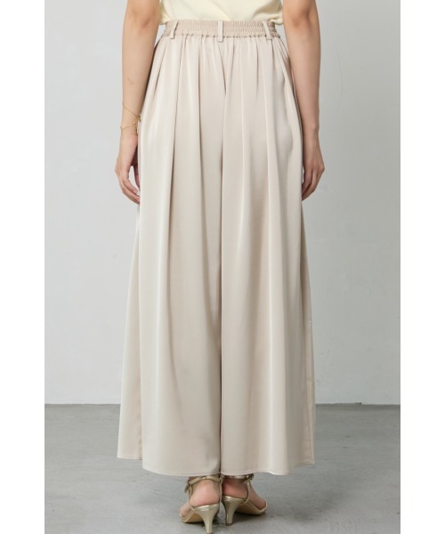 M.deux(エムドゥ)の「サテンタックワイドパンツ(その他パンツ・レディース・グレイッシュベージュ/ダークブラウン・MEDIUM)」の7枚目の写真