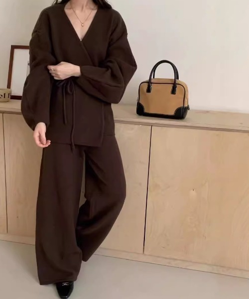 cammie(キャミー)の「ボリュームスリーブニット×パンツセットアップ(サロペット/オーバーオール・レディース・ブラック/ブラウン/ベージュ・F)」の3枚目の写真