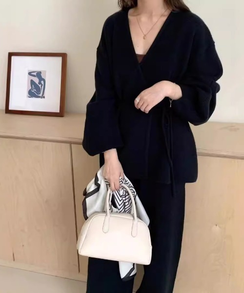 cammie(キャミー)の「ボリュームスリーブニット×パンツセットアップ(サロペット/オーバーオール・レディース・ブラック/ブラウン/ベージュ・F)」の2枚目の写真