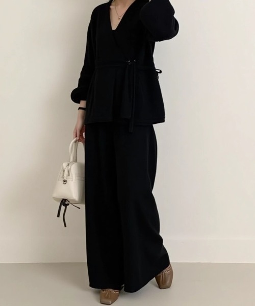 cammie(キャミー)の「ボリュームスリーブニット×パンツセットアップ(サロペット/オーバーオール・レディース・ブラック/ブラウン/ベージュ・F)」の6枚目の写真
