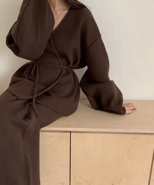 cammie(キャミー)の「ボリュームスリーブニット×パンツセットアップ(サロペット/オーバーオール・レディース・ブラック/ブラウン/ベージュ・F)」の8枚目の写真