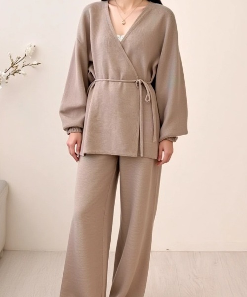 cammie(キャミー)の「ボリュームスリーブニット×パンツセットアップ(サロペット/オーバーオール・レディース・ブラック/ブラウン/ベージュ・F)」の15枚目の写真