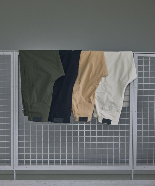 THE CRAFT CREW PRODUCTS（ザクラフトクループロダクツ）の「マルチファンクショナル ドローコード ストレッチワイドストレートカーゴパンツ / クイックドライ・イージーケア【THE C RAFT CREW PRODUCTS】（カーゴパンツ・メンズ・ベージュ/アイボリー/カーキ/ブラック・L/M/S）」の5枚目の写真