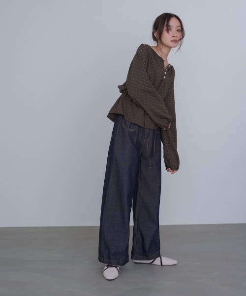 Bab（バブ）の「ドットウエストシャーリングブラウス（シャツ/ブラウス・レディース・ブラック/ブラウン/アイボリー・M）」の6枚目の写真