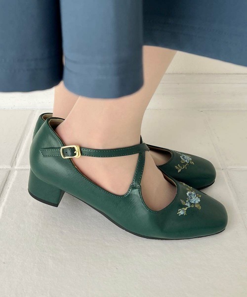 an another angelus(アンアナザーアンジェラス)の「刺繍入りクロスストラップパンプス/fint フィント(パンプス・レディース・アイボリー/ブルーグリーン/ブラック・S/M/L)」の11枚目の写真