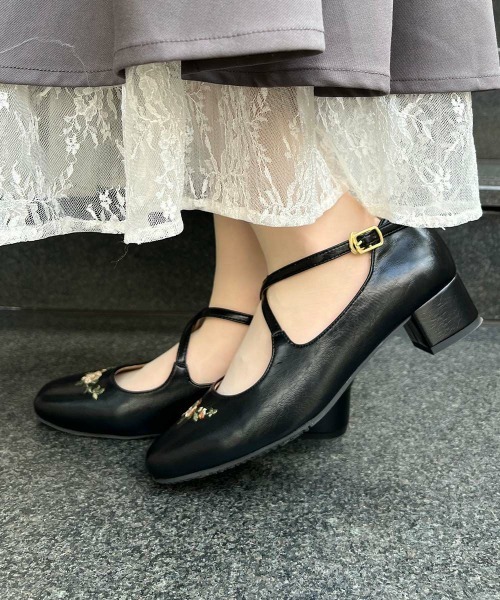 an another angelus(アンアナザーアンジェラス)の「刺繍入りクロスストラップパンプス/fint フィント(パンプス・レディース・アイボリー/ブルーグリーン/ブラック・S/M/L)」の14枚目の写真