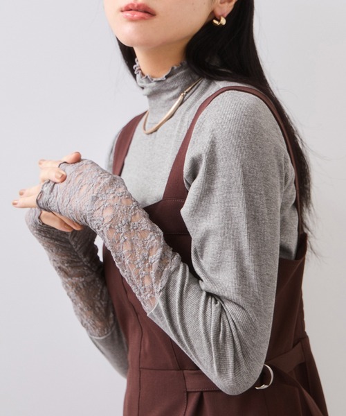 VIS（ビス）の「袖クシュクシュハイネックテレコインナープルオーバー/静電気防止・イージーケア（Tシャツ/カットソー・レディース・オフホワイト/ブラック/サックスブルー/グレー・FREE）」の3枚目の写真