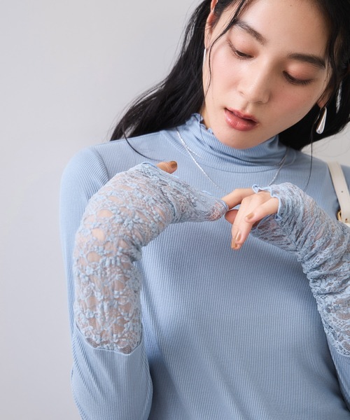 VIS（ビス）の「袖クシュクシュハイネックテレコインナープルオーバー/静電気防止・イージーケア（Tシャツ/カットソー・レディース・オフホワイト/ブラック/サックスブルー/グレー・FREE）」の4枚目の写真