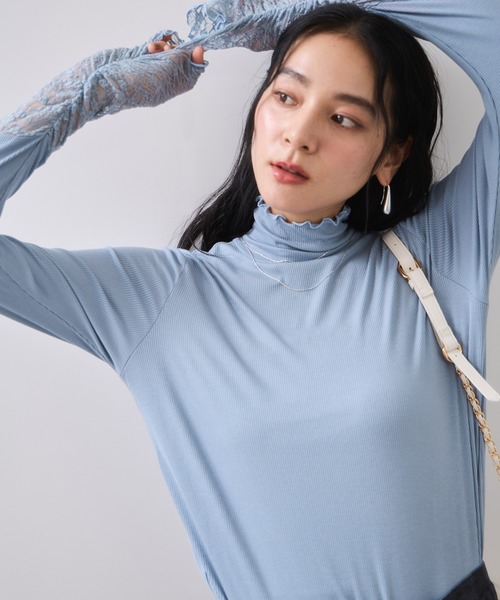 VIS（ビス）の「袖クシュクシュハイネックテレコインナープルオーバー/静電気防止・イージーケア（Tシャツ/カットソー・レディース・オフホワイト/ブラック/サックスブルー/グレー・FREE）」の5枚目の写真