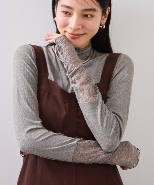 VIS（ビス）の「袖クシュクシュハイネックテレコインナープルオーバー/静電気防止・イージーケア（Tシャツ/カットソー・レディース・オフホワイト/ブラック/サックスブルー/グレー・FREE）」の10枚目の写真