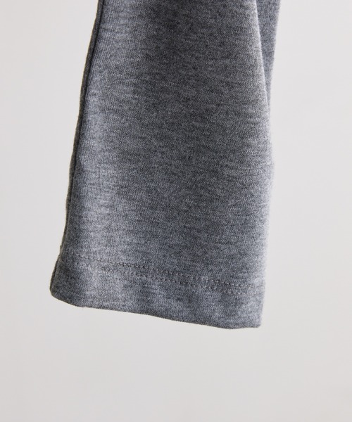 one after another NICE CLAUP(ワンアフターアナザーナイスクラップ)の「肩リボンシャーリングトップス(Tシャツ/カットソー・レディース・チャコールグレー/オフホワイト/アイボリー・FREE)」の7枚目の写真
