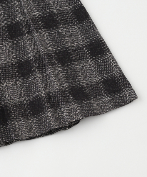 Lamrof(ラムロフ)の「LAMROF / ラムロフ NEUTRAL TUCKED SKIRT(スカート・レディース・ブラック/レッド/ブルー系その他・FREE)」の6枚目の写真