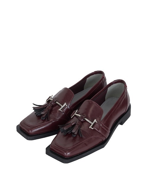 Ameri(アメリ)の「UND ANGULAR SOLE TASSEL LOAFER(ローファー・レディース・ボルドー・SMALL/MEDIUM/LARGE)」の3枚目の写真